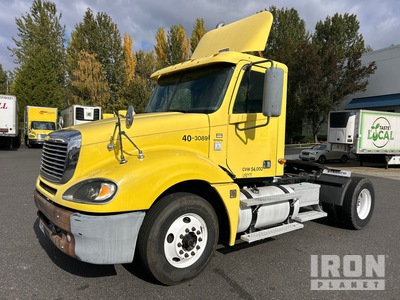 2003 Freightliner Columbia 120 4x2 S/A Day Cab Truck Tractor
