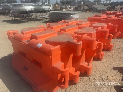 Quantity of (7) Qty of water barricades Suministros de seguridad