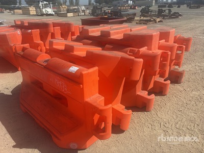 Quantity of (7) Qty of water barricades Suministros de seguridad