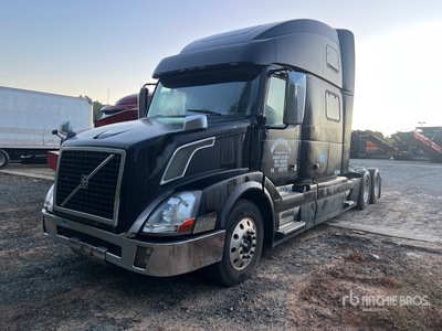 2015 Volvo VNL 6x4 Ciągnik siodłowy T/A z kabiną sypialną (Inoperable)
