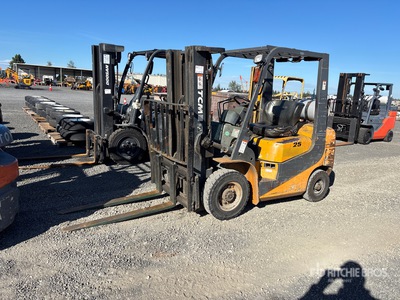 2005 TCM FG25T7L 4500 lb Forklift