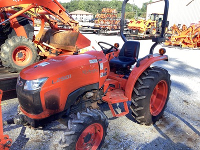 Kubota L2501HST 4WD utiliteit Tractor (Inoperable)