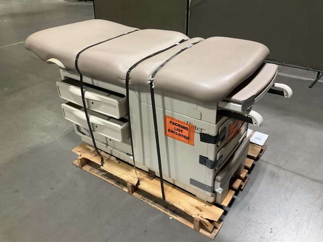 Midmark 204-001 Medical Examination Table Midmark 204-001 Medical Examination Table