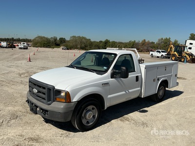 2005 Ford F-250 XL 4x2 Service Truck