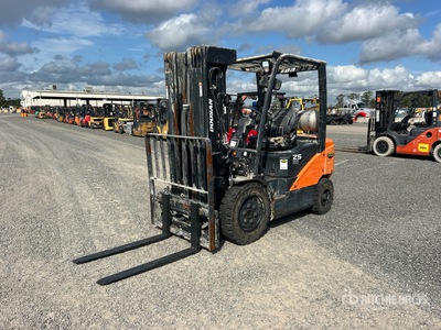 2022 Doosan G25E-7 3850 lb Pneumatic Tire Forklift
