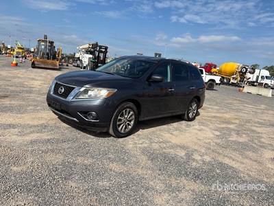 2014 Nissan Pathfinder SV 2WD SUV