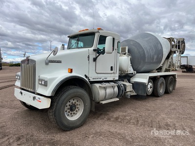 2013 Kenworth W900 10x4 Mixer Truck