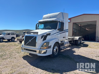 2004 Volvo VNL 6x4 トラックトラクター（T/A）