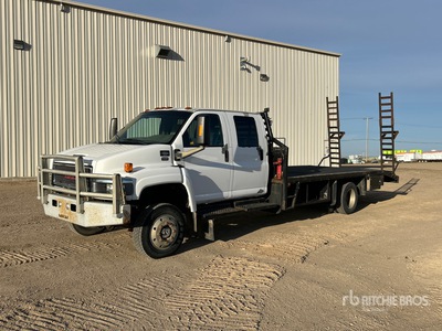 2006 GMC C5500 4x4 Crew Cab Equipment Transport Truck