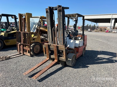 2003 Nissan CUGJ02F35PV 6725 lb Cushion Tire Chariot Élévateur