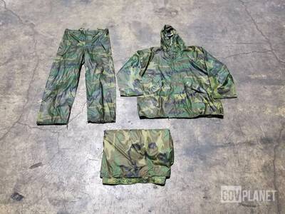 (107) Woodland Wet Weather Ponchos & Assorted Rain Gear