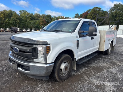 2019 Ford F-350 XL 4x2 Extended Cab Utility Truck