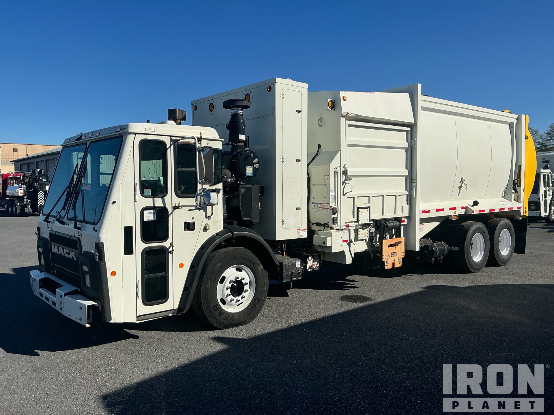 2018 Mack LR633 6x4 Side Loader Camión recolector de residuos