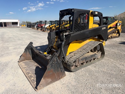 2015 John Deere 329E Two-Speed Chargeuse sur rails compacte