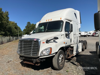 2014 Freighliner Cascadia 125 6x4 Ciągnik siodłowy T/A z kabiną sypialną (Inoperable)