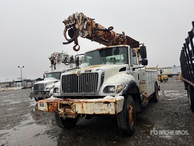 Altec DM47TR on 2005 International 7300 4x4 Digger Derrick Truck