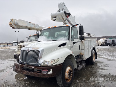 2004 Altec TA40 40 ft on 2004 International 4200 4x2 Bucket Truck