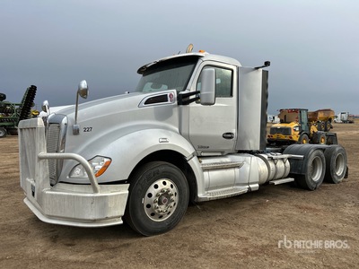 2015 Kenworth T680 6x4 3-Achs Sattelzugmaschine (Inoperable)