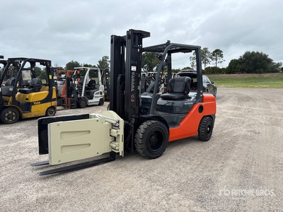 2019 Toyota 8FDU30 6000 lb Pneumatic Tire Chariot Élévateur