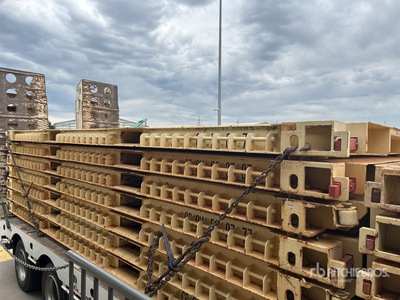 Quantity of 3 Container Mats Attrezzatura per container