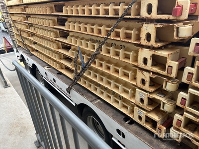 Quantity of 3 Container Mats Attrezzatura per container