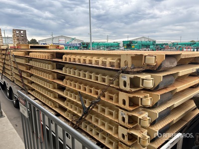 Quantity of 3 Container Mats Attrezzatura per container
