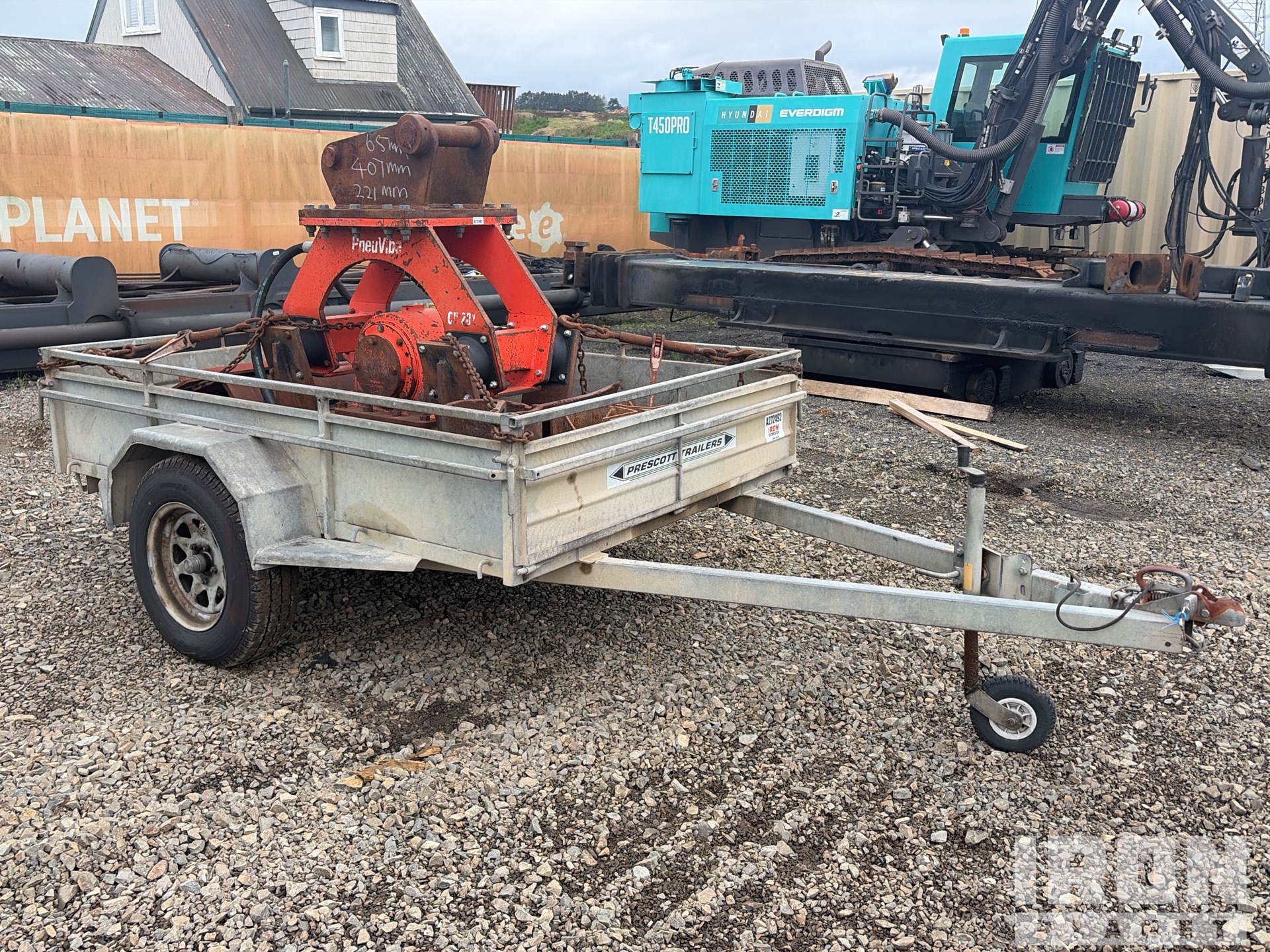 PneuVibe CP201 Vibro Plate Compactor on 2002 S/A Utility Trailer Rüttelplatte