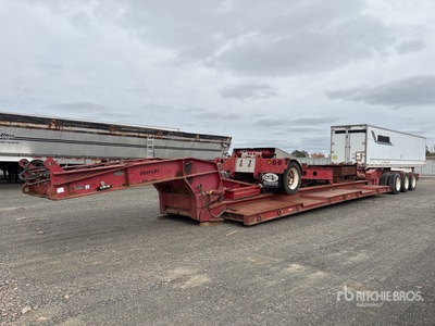 2002 Rogers Tri/A Removable Gooseneck Lowboy Trailer