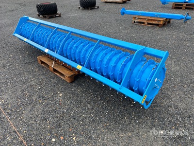 trapezoidal packer roller