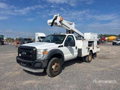 2011 ETI ETC355SNT 35 ft on 2011 Ford F-450 4x4 Bucket Truck