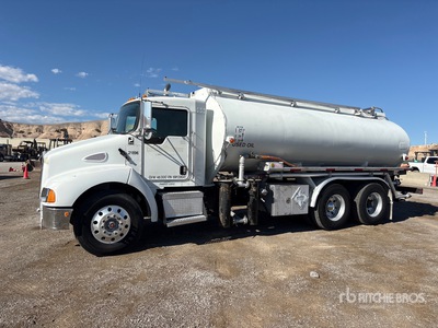 2006 Kenworth T300 6x4 Ciężarówka do przewozu paliwa i oleju