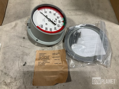 (6) Moeller SGE4M2Y-G Dial Pressure Gages