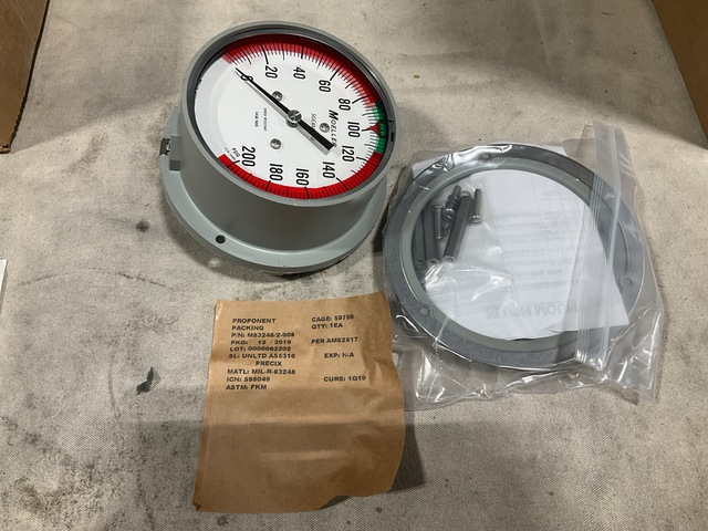 (6) Moeller SGE4M2Y-G Dial Pressure Gages