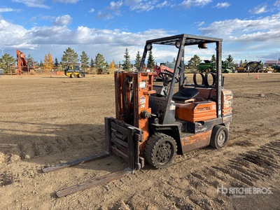 Toyota 5FGC30 5600 lb Pneumatic Tire フォークリフト