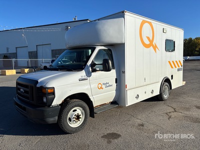 2010 Ford E-450 4x2 Utility Truck
