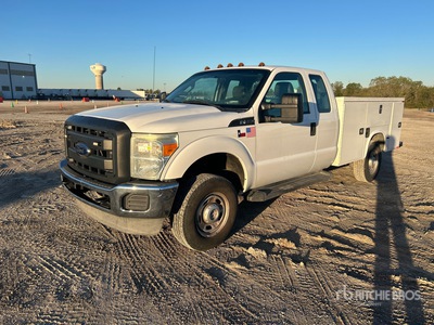 2015 Ford F-350 4x4 Extended Cab Utility Truck