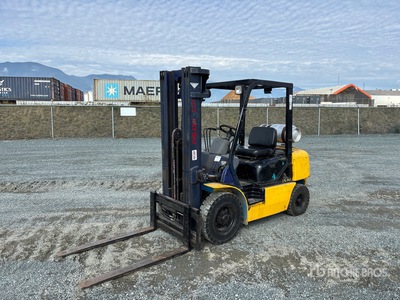 Komatsu FG25C-12 3950 lb Cushion Tire フォークリフト