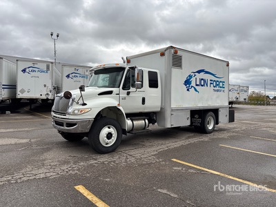 2007 International 4400SBA 4x2 Extended Cab Utility Truck