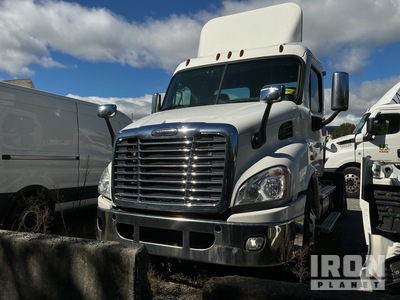 2012 Freightliner CA113 4x2 S/A Dagcabine Trekker (Inoperable)