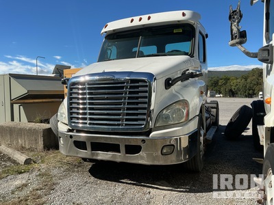 2012 Freightliner CA113 4x2 S/A Dagcabine Trekker (Inoperable)