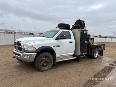 2012 Hiab 077BS-3CLX 3350 kg Knuckle Boom on 2012 Ram 5500 SLT 4x4 Camion à flèche