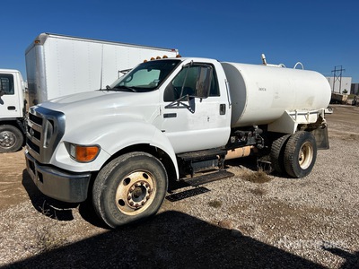 2005 Ford F-650 XL 2000 gal 4x2 Ciężarówka na wodę (Inoperable)