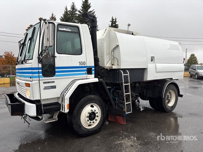 2004 Johnston on 2004 Freightliner FC80 Sweeper Truck