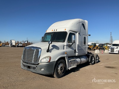 2013 Freightliner Cascadia 125 6x4 Ciągnik siodłowy T/A z kabiną sypialną