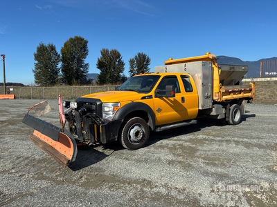 2015 Ford F-550 XL 4x4 Extended Cab Camión con pala para nieve