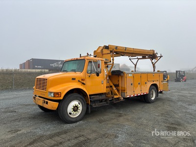 Altec D845A-B 20230 lb Straight Boom on 1995 International 4900 4x2 Camion à Fèche