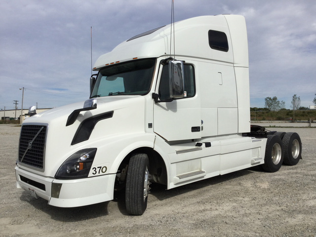 2011 Volvo VNL T/A Sleeper Truck Tractor 2011 Volvo VNL T/A Sleeper Truck Tractor