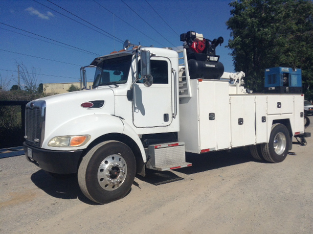 2005 Peterbilt 335 S/A Service Truck w/ Crane