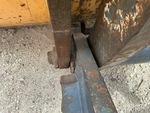 Chassis with Clavijas del cangilón al brazo elevador