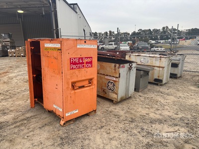 Quantity of (5) Gang Boxes w/ Hand Tools Divers - Magasin, entrepôt, consommateur
